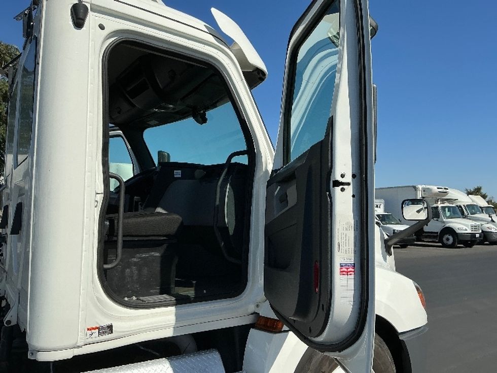 Day Cab Tractor-Heavy Duty Tractors-Freightliner-2020-T12664ST-Stockton-CA-507,412\n\t\tmiles-$ 45,250 - Image 12