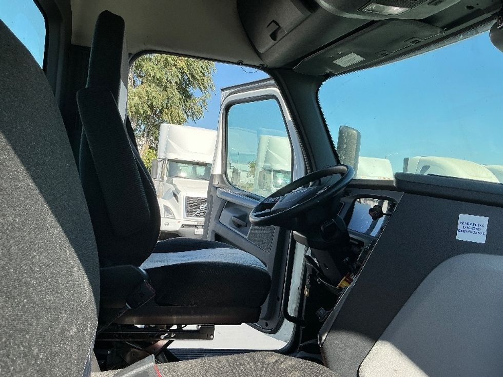 Day Cab Tractor-Heavy Duty Tractors-Freightliner-2020-T12664ST-Stockton-CA-507,412\n\t\tmiles-$ 45,250 - Image 14