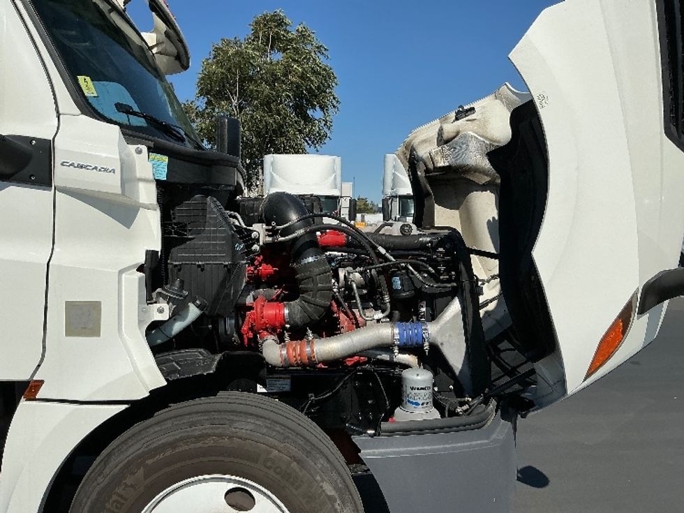 Day Cab Tractor-Heavy Duty Tractors-Freightliner-2020-T12664ST-Stockton-CA-507,412\n\t\tmiles-$ 45,250 - Image 15