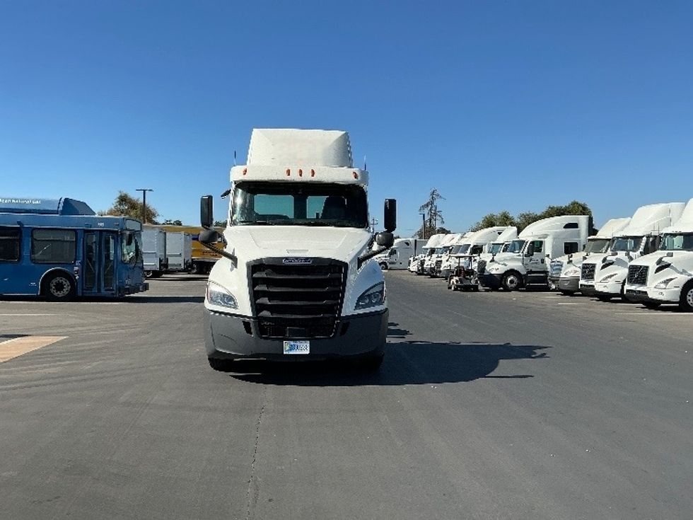 Day Cab Tractor-Heavy Duty Tractors-Freightliner-2020-T12664ST-Stockton-CA-507,412\n\t\tmiles-$ 45,250 - Image 2
