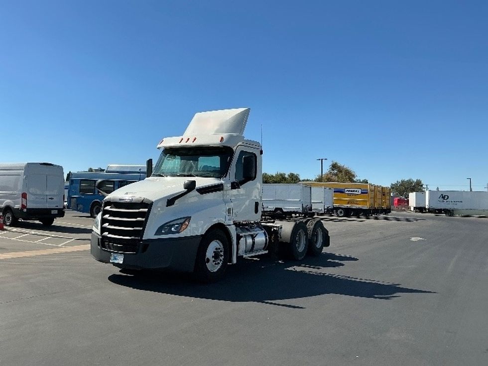 Day Cab Tractor-Heavy Duty Tractors-Freightliner-2020-T12664ST-Stockton-CA-507,412\n\t\tmiles-$ 45,250 - Image 3