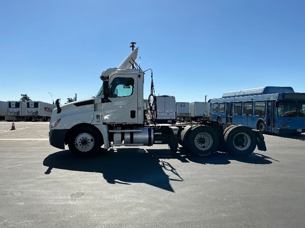 Day Cab Tractor-Heavy Duty Tractors-Freightliner-2020-T12664ST-Stockton-CA-507,412\n\t\tmiles-$ 45,250 - Image 4