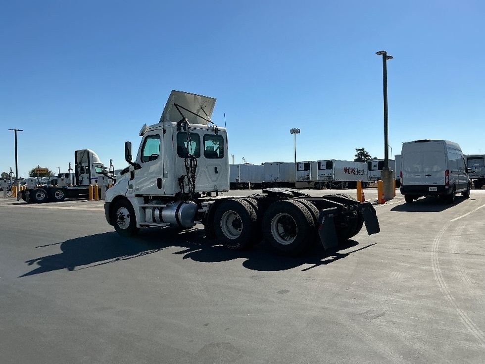 Day Cab Tractor-Heavy Duty Tractors-Freightliner-2020-T12664ST-Stockton-CA-507,412\n\t\tmiles-$ 45,250 - Image 5
