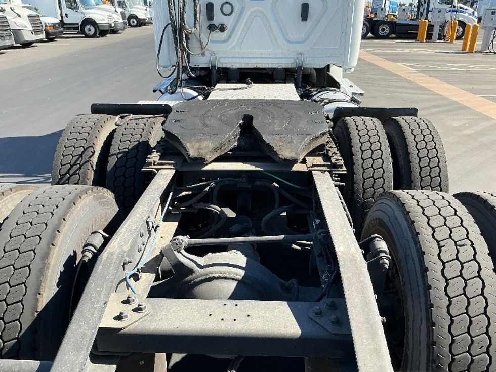 Day Cab Tractor-Heavy Duty Tractors-Freightliner-2020-T12664ST-Stockton-CA-507,412\n\t\tmiles-$ 45,250 - Image 6