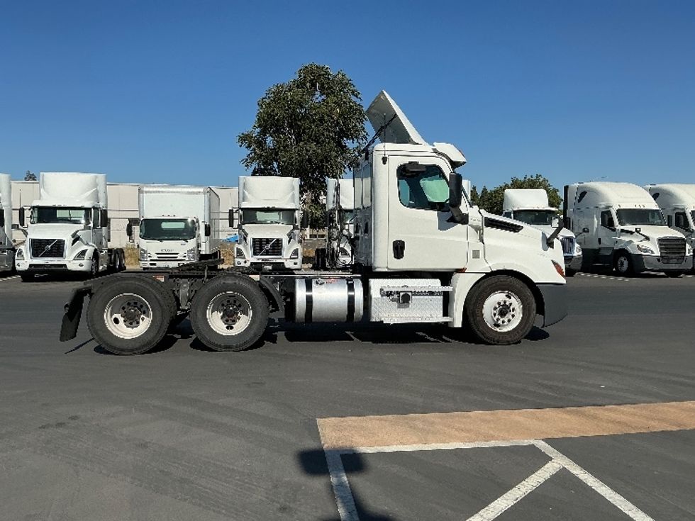 Day Cab Tractor-Heavy Duty Tractors-Freightliner-2020-T12664ST-Stockton-CA-507,412\n\t\tmiles-$ 45,250 - Image 8