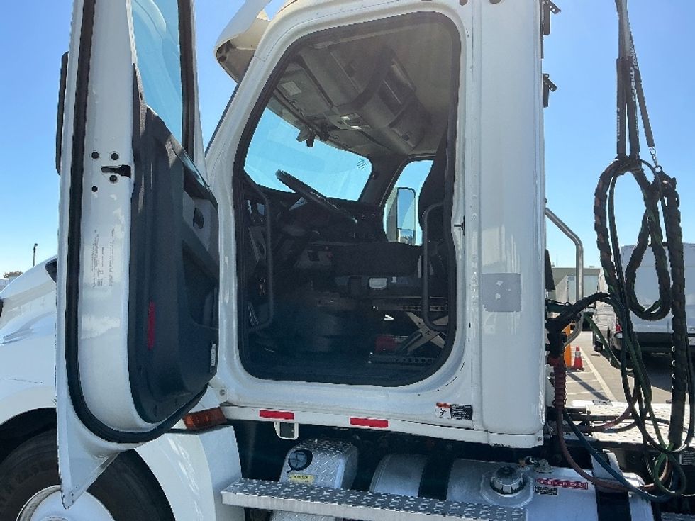 Day Cab Tractor-Heavy Duty Tractors-Freightliner-2020-T12664ST-Stockton-CA-507,412\n\t\tmiles-$ 45,250 - Image 9