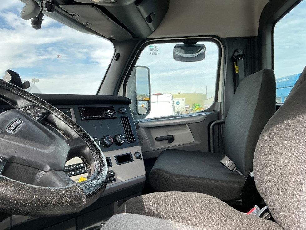 Day Cab Tractor-Heavy Duty Tractors-Freightliner-2020-T12664ST-Stockton-CA-542,973\n\t\tmiles-$ 41,500 - Image 10