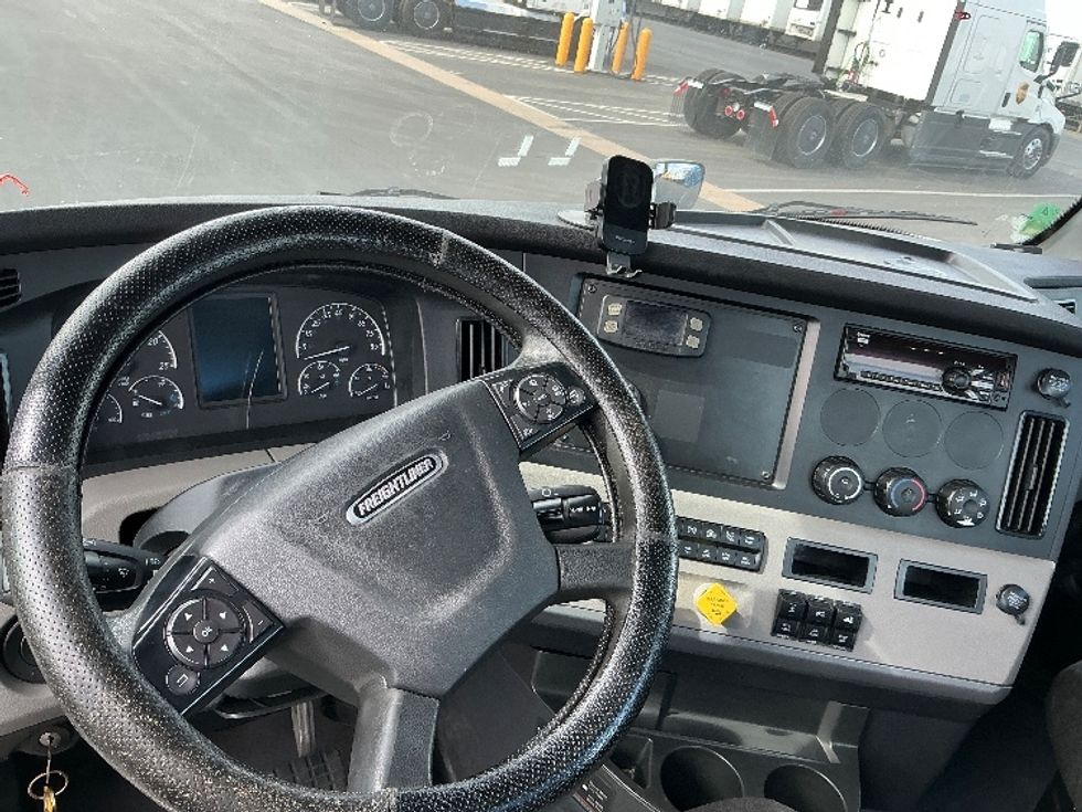 Day Cab Tractor-Heavy Duty Tractors-Freightliner-2020-T12664ST-Stockton-CA-542,973\n\t\tmiles-$ 41,500 - Image 11