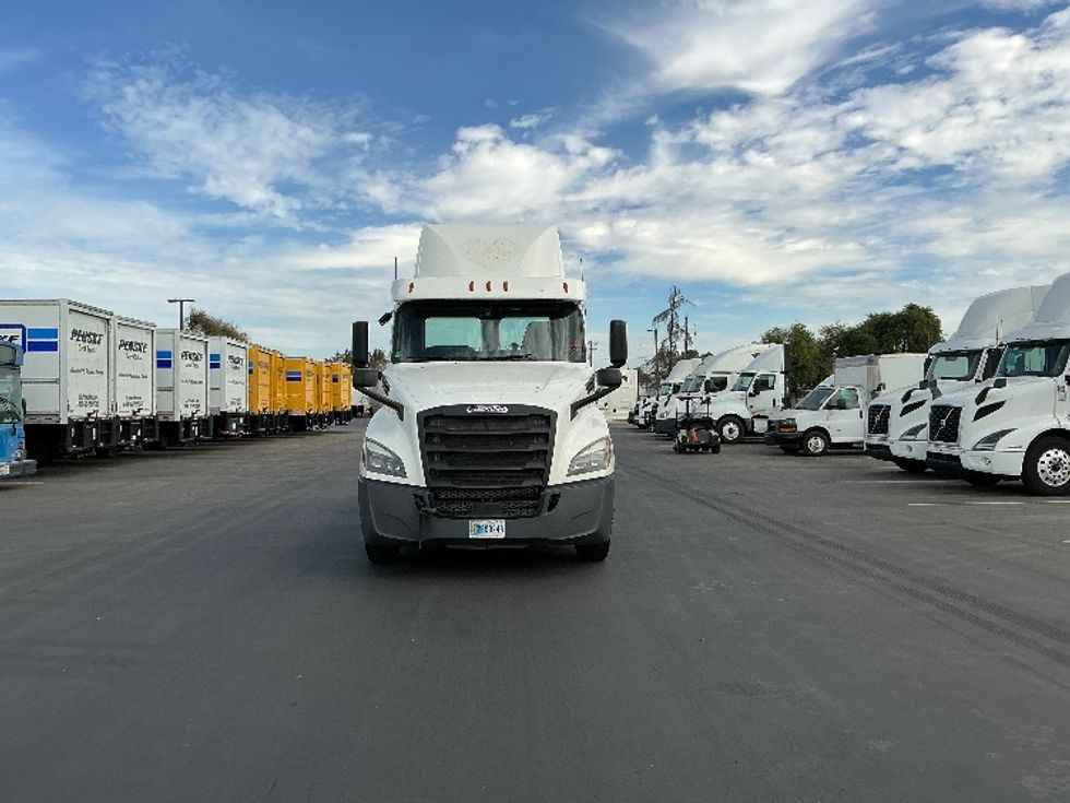 Day Cab Tractor-Heavy Duty Tractors-Freightliner-2020-T12664ST-Stockton-CA-542,973\n\t\tmiles-$ 41,500 - Image 2