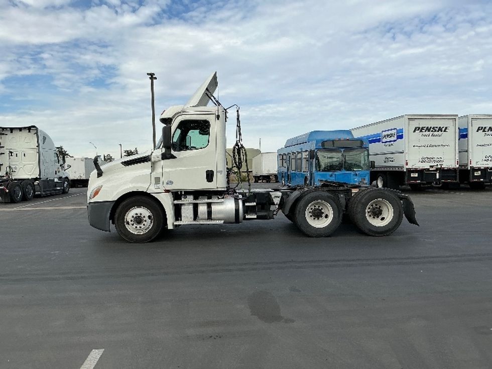 Day Cab Tractor-Heavy Duty Tractors-Freightliner-2020-T12664ST-Stockton-CA-542,973\n\t\tmiles-$ 41,500 - Image 4