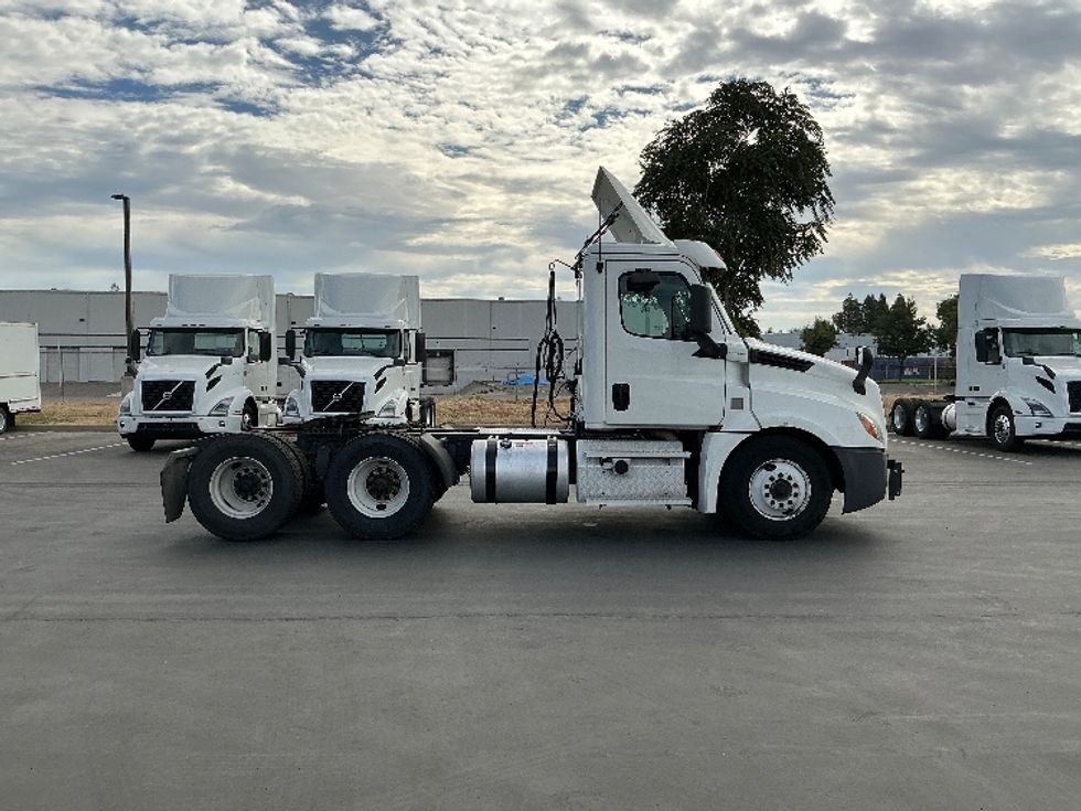 Day Cab Tractor-Heavy Duty Tractors-Freightliner-2020-T12664ST-Stockton-CA-542,973\n\t\tmiles-$ 41,500 - Image 8