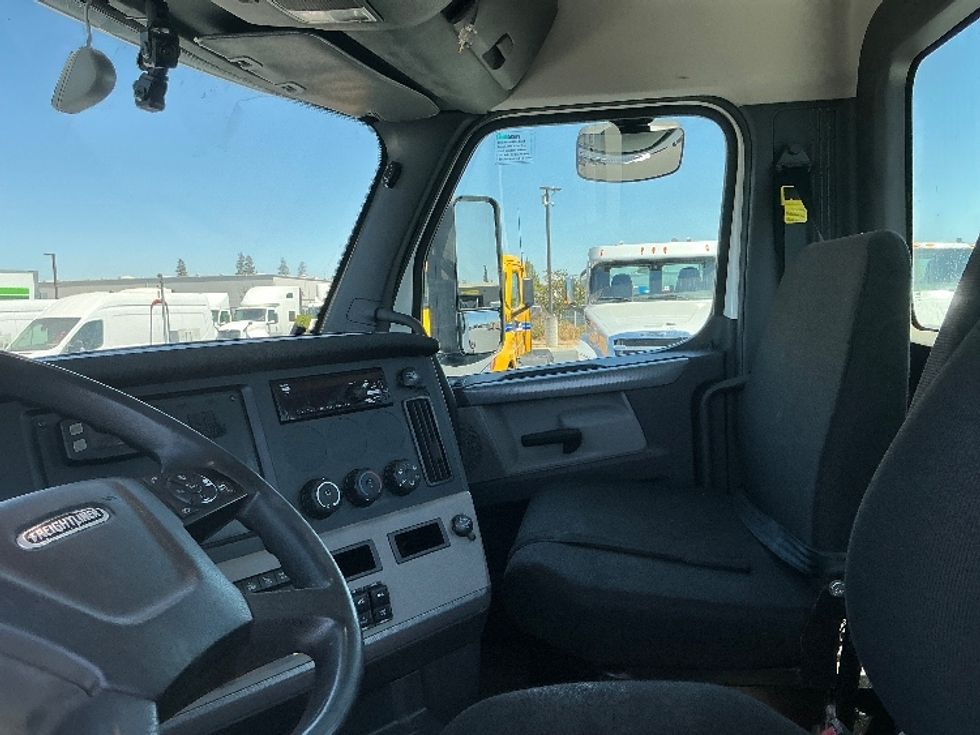 Day Cab Tractor-Heavy Duty Tractors-Freightliner-2020-T12664ST-Stockton-CA-548,277\n\t\tmiles-$ 41,000 - Image 10