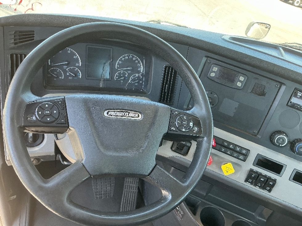 Day Cab Tractor-Heavy Duty Tractors-Freightliner-2020-T12664ST-Stockton-CA-548,277\n\t\tmiles-$ 41,000 - Image 11
