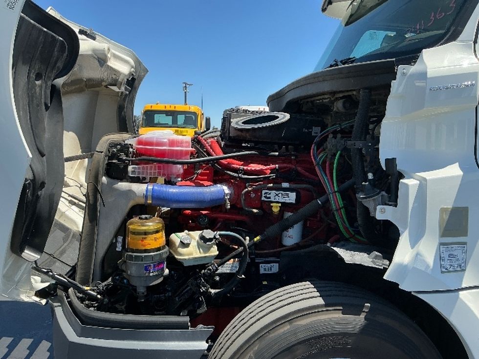 Day Cab Tractor-Heavy Duty Tractors-Freightliner-2020-T12664ST-Stockton-CA-548,277\n\t\tmiles-$ 41,000 - Image 16