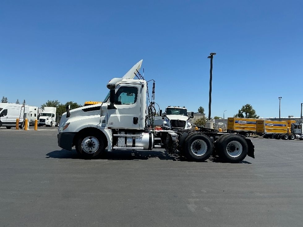 Day Cab Tractor-Heavy Duty Tractors-Freightliner-2020-T12664ST-Stockton-CA-548,277\n\t\tmiles-$ 41,000 - Image 4