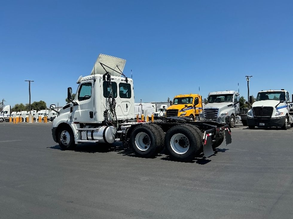 Day Cab Tractor-Heavy Duty Tractors-Freightliner-2020-T12664ST-Stockton-CA-548,277\n\t\tmiles-$ 41,000 - Image 5