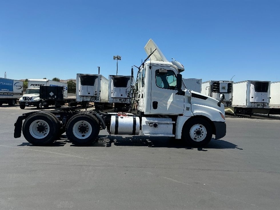 Day Cab Tractor-Heavy Duty Tractors-Freightliner-2020-T12664ST-Stockton-CA-548,277\n\t\tmiles-$ 41,000 - Image 8