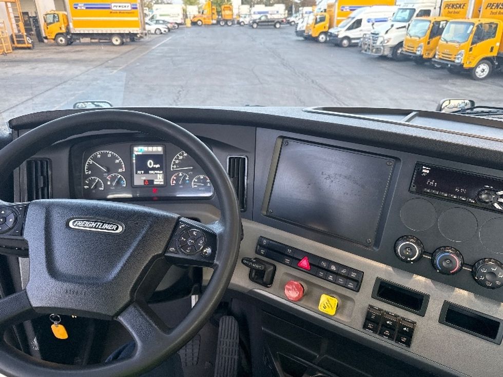 Day Cab Tractor-Heavy Duty Tractors-Freightliner-2020-T12664ST-Sturtevant-WI-158,790\n\t\tmiles-$ 63,250 - Image 11