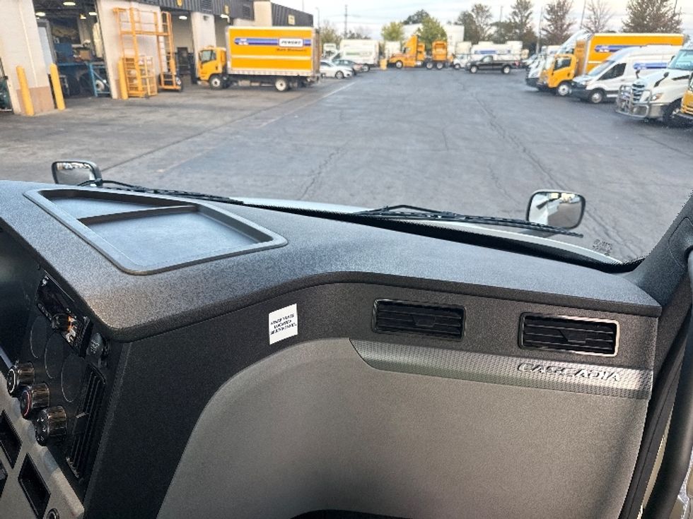 Day Cab Tractor-Heavy Duty Tractors-Freightliner-2020-T12664ST-Sturtevant-WI-158,790\n\t\tmiles-$ 63,250 - Image 13