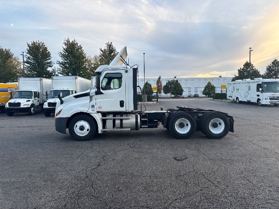 Day Cab Tractor-Heavy Duty Tractors-Freightliner-2020-T12664ST-Sturtevant-WI-158,790\n\t\tmiles-$ 63,250 - Image 4