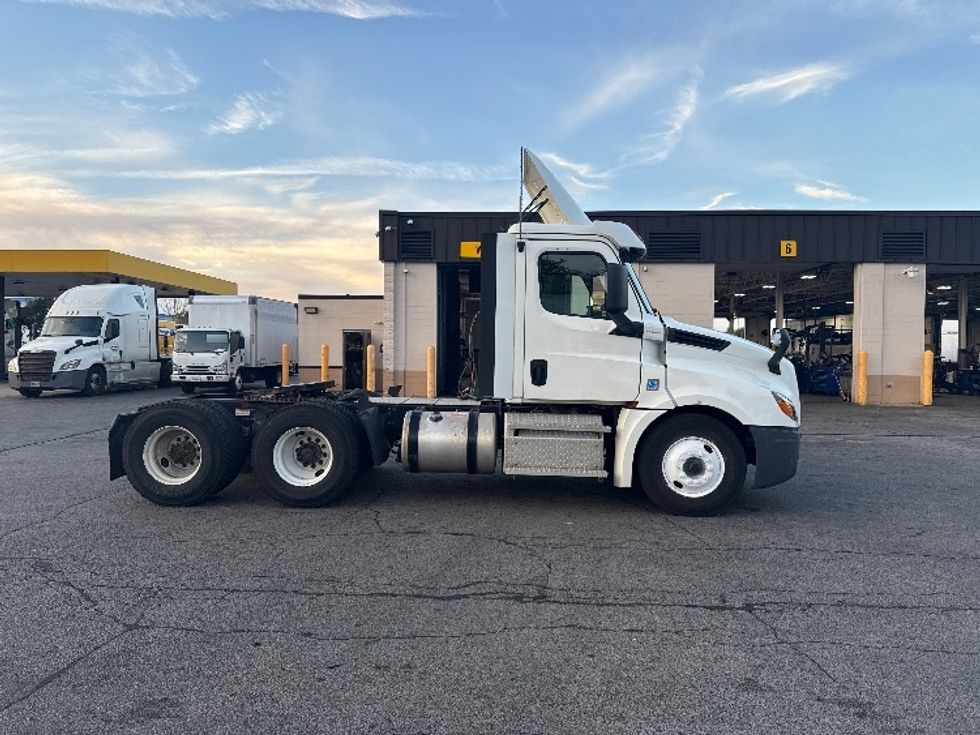 Day Cab Tractor-Heavy Duty Tractors-Freightliner-2020-T12664ST-Sturtevant-WI-158,790\n\t\tmiles-$ 63,250 - Image 8