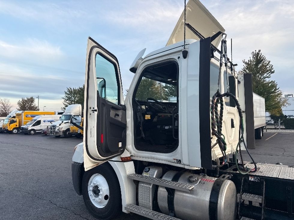 Day Cab Tractor-Heavy Duty Tractors-Freightliner-2020-T12664ST-Sturtevant-WI-158,790\n\t\tmiles-$ 63,250 - Image 9