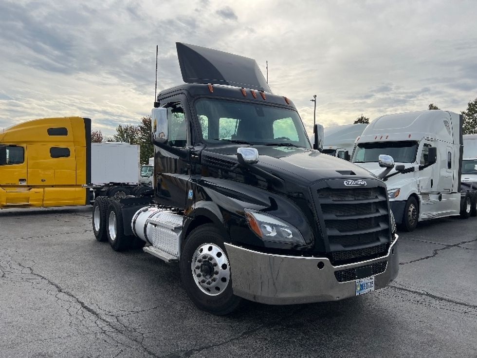 Day Cab Tractor-Heavy Duty Tractors-Freightliner-2020-T12664ST-Sturtevant-WI-174,230\n\t\tmiles-$ 62,250 - Image 1