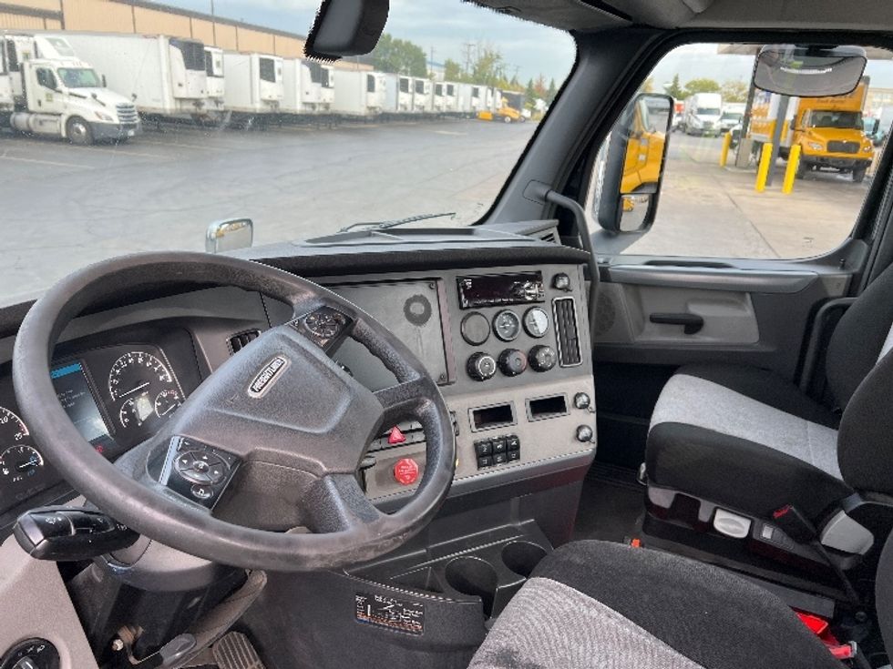 Day Cab Tractor-Heavy Duty Tractors-Freightliner-2020-T12664ST-Sturtevant-WI-174,230\n\t\tmiles-$ 62,250 - Image 10