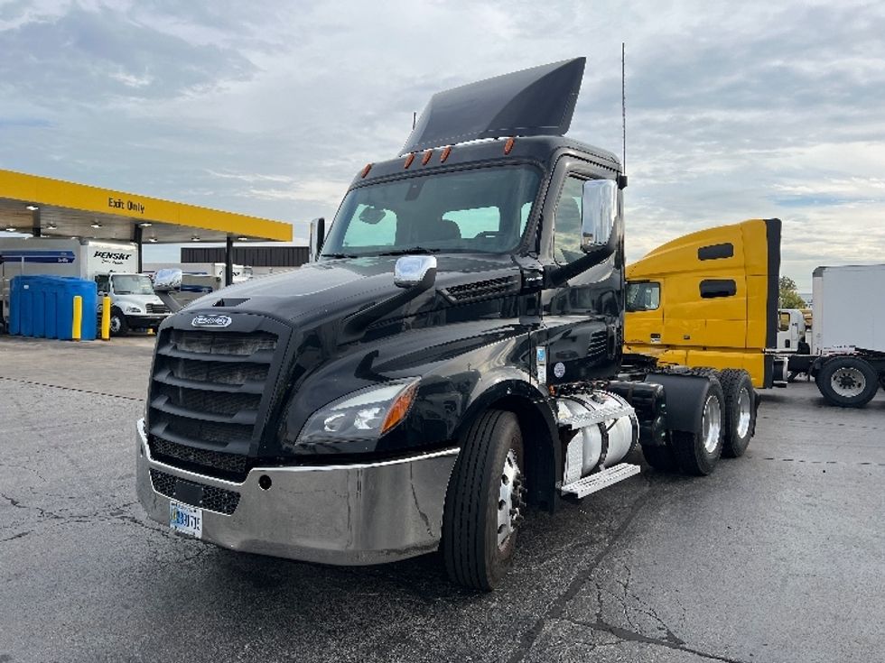 Day Cab Tractor-Heavy Duty Tractors-Freightliner-2020-T12664ST-Sturtevant-WI-174,230\n\t\tmiles-$ 62,250 - Image 3