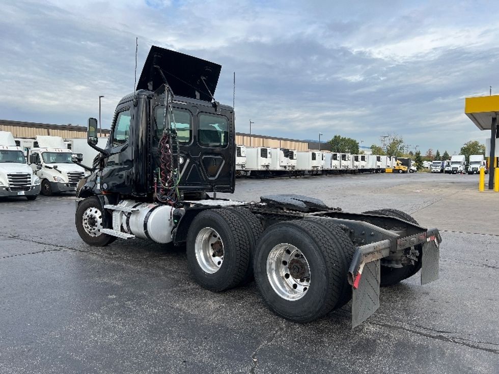 Day Cab Tractor-Heavy Duty Tractors-Freightliner-2020-T12664ST-Sturtevant-WI-174,230\n\t\tmiles-$ 62,250 - Image 5