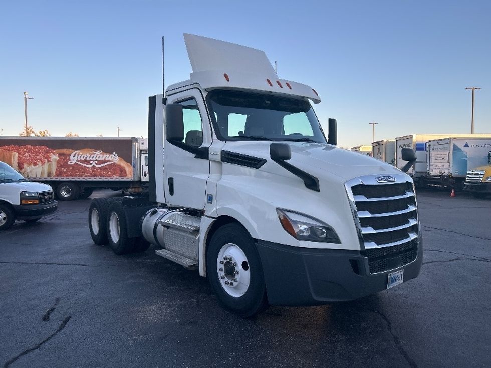 Day Cab Tractor-Heavy Duty Tractors-Freightliner-2020-T12664ST-Sturtevant-WI-189,968\n\t\tmiles-$ 61,500 - Image 1