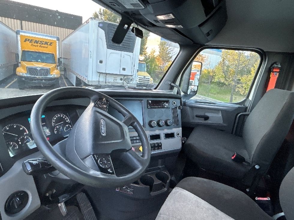 Day Cab Tractor-Heavy Duty Tractors-Freightliner-2020-T12664ST-Sturtevant-WI-189,968\n\t\tmiles-$ 61,500 - Image 10