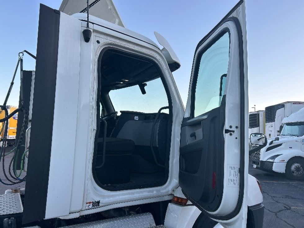 Day Cab Tractor-Heavy Duty Tractors-Freightliner-2020-T12664ST-Sturtevant-WI-189,968\n\t\tmiles-$ 61,500 - Image 12
