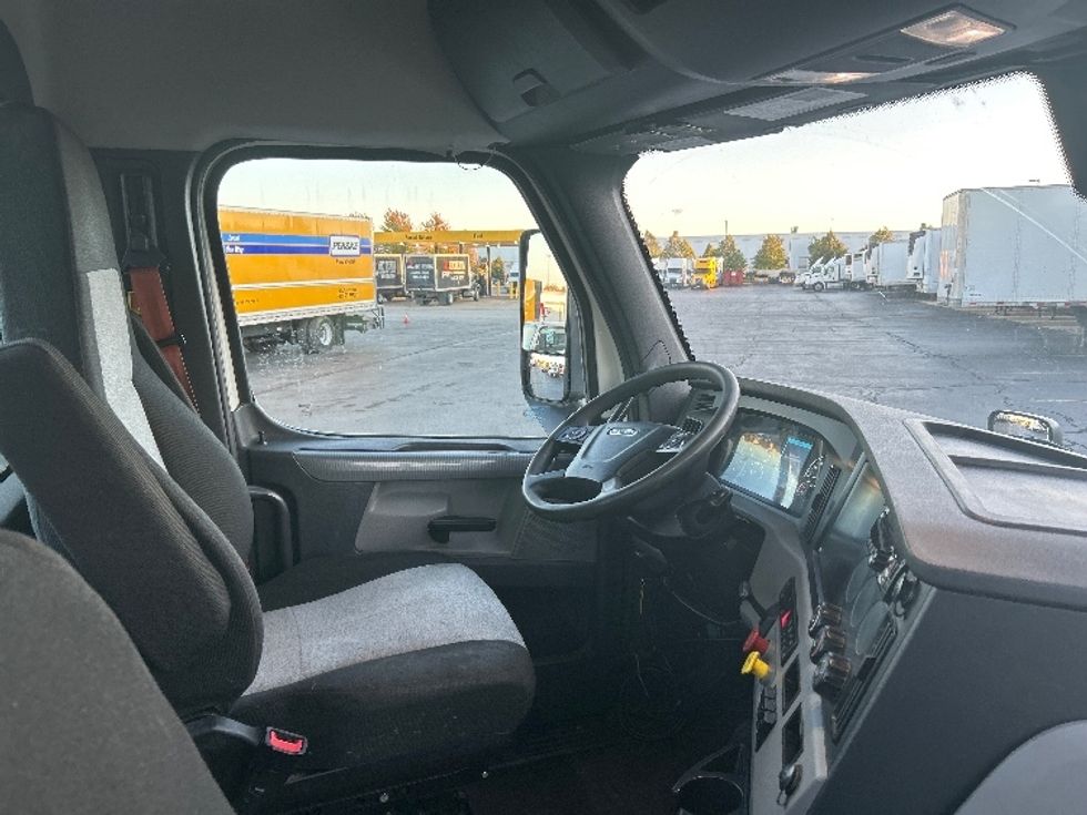 Day Cab Tractor-Heavy Duty Tractors-Freightliner-2020-T12664ST-Sturtevant-WI-189,968\n\t\tmiles-$ 61,500 - Image 14