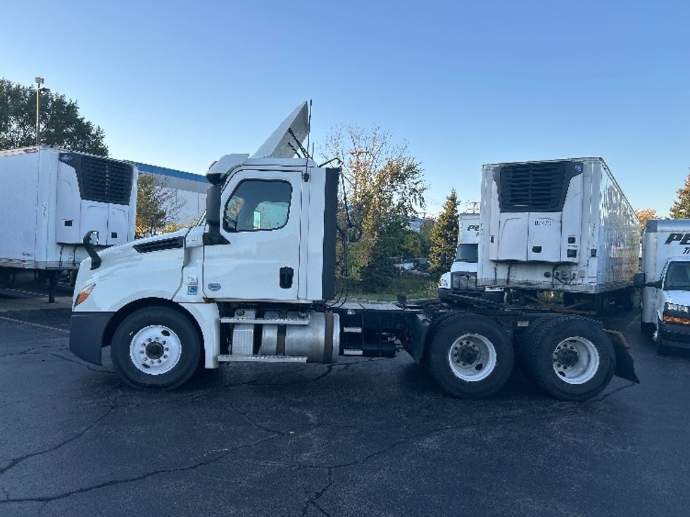 Day Cab Tractor-Heavy Duty Tractors-Freightliner-2020-T12664ST-Sturtevant-WI-189,968\n\t\tmiles-$ 61,500 - Image 4