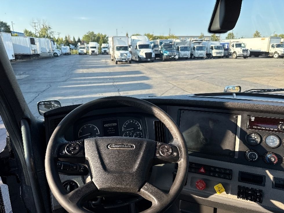Day Cab Tractor-Heavy Duty Tractors-Freightliner-2020-T12664ST-Sturtevant-WI-197,911\n\t\tmiles-$ 64,000 - Image 11