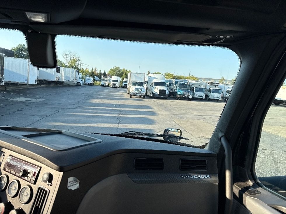 Day Cab Tractor-Heavy Duty Tractors-Freightliner-2020-T12664ST-Sturtevant-WI-197,911\n\t\tmiles-$ 64,000 - Image 13
