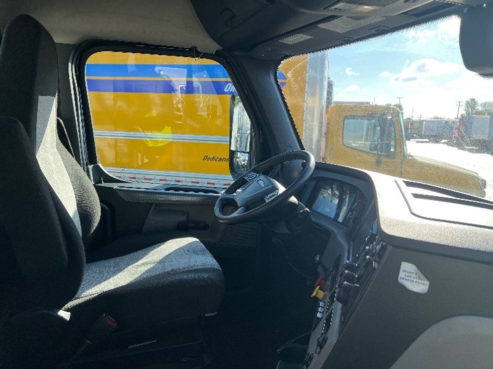 Day Cab Tractor-Heavy Duty Tractors-Freightliner-2020-T12664ST-Sturtevant-WI-197,911\n\t\tmiles-$ 64,000 - Image 14