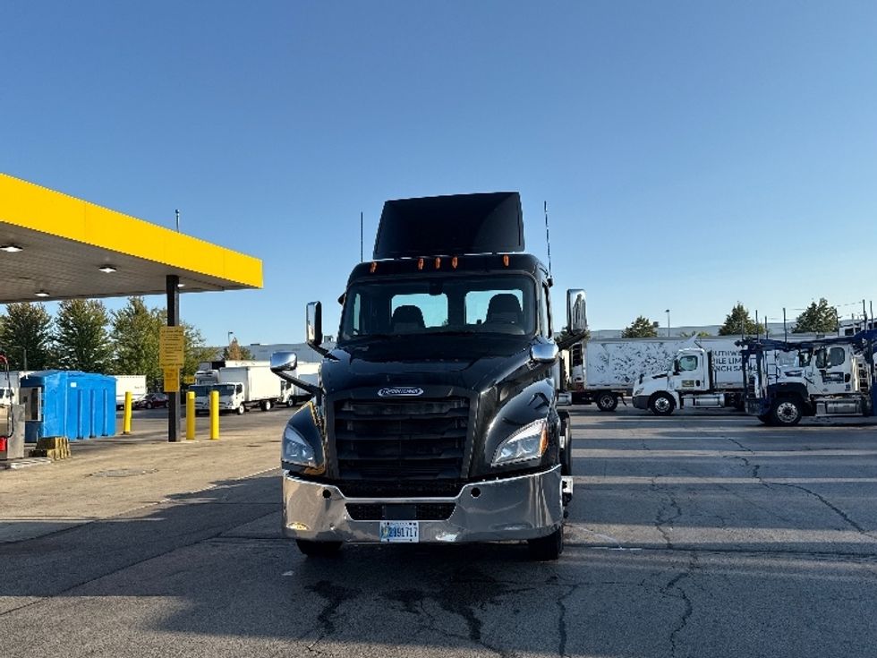 Day Cab Tractor-Heavy Duty Tractors-Freightliner-2020-T12664ST-Sturtevant-WI-197,911\n\t\tmiles-$ 64,000 - Image 2