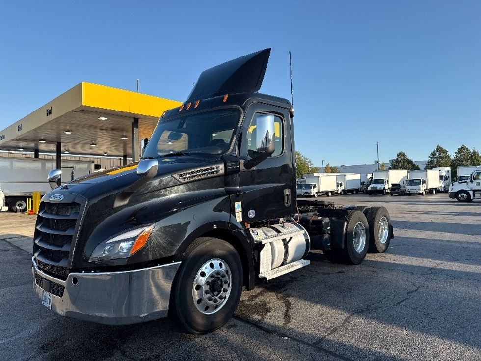 Day Cab Tractor-Heavy Duty Tractors-Freightliner-2020-T12664ST-Sturtevant-WI-197,911\n\t\tmiles-$ 64,000 - Image 3