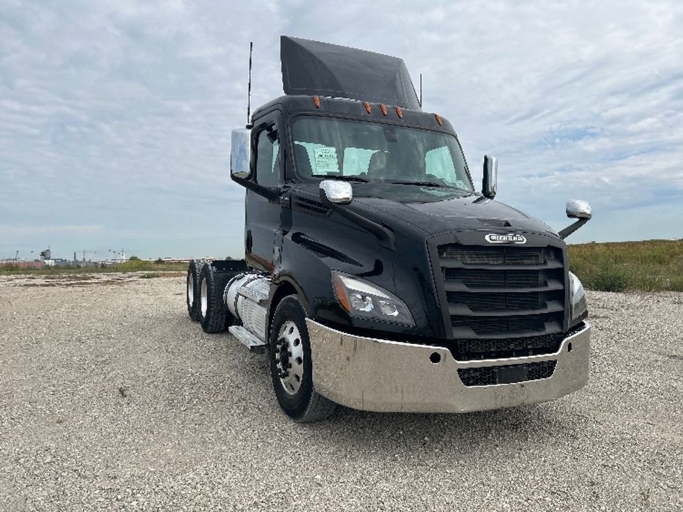 Day Cab Tractor-Heavy Duty Tractors-Freightliner-2020-T12664ST-Sturtevant-WI-206,269\n\t\tmiles-$ 63,500 - Image 1
