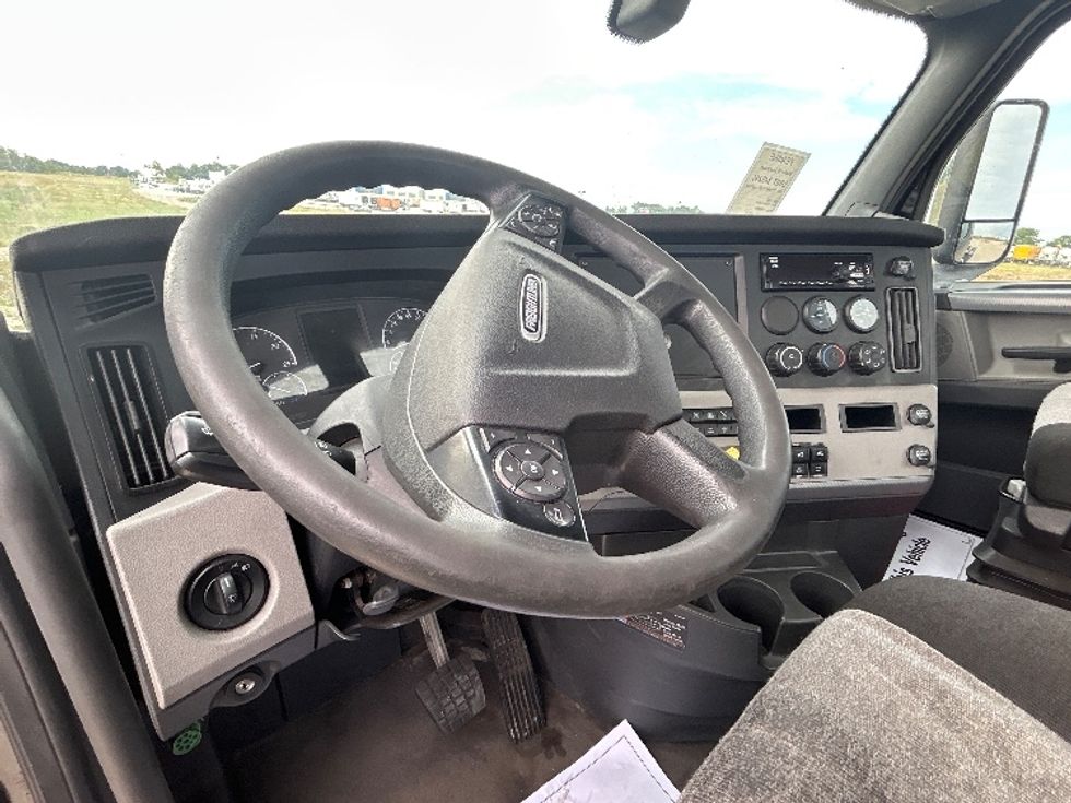 Day Cab Tractor-Heavy Duty Tractors-Freightliner-2020-T12664ST-Sturtevant-WI-206,269\n\t\tmiles-$ 63,500 - Image 10