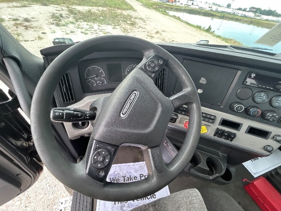 Day Cab Tractor-Heavy Duty Tractors-Freightliner-2020-T12664ST-Sturtevant-WI-206,269\n\t\tmiles-$ 63,500 - Image 11