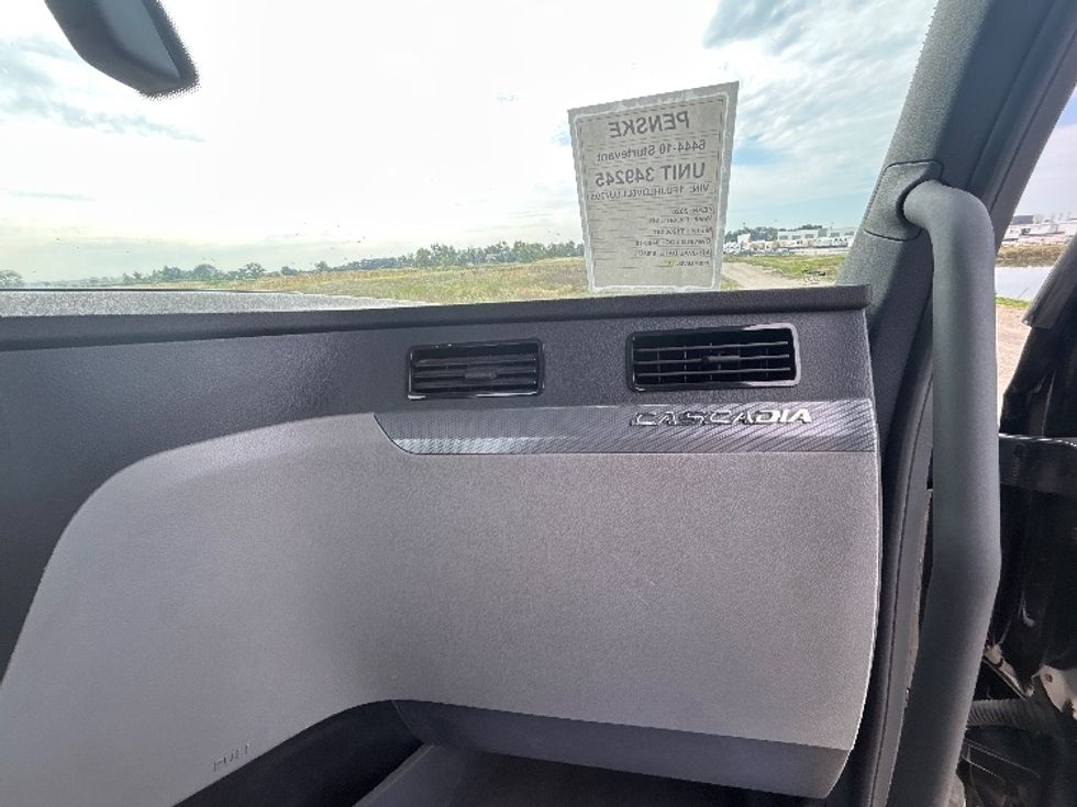 Day Cab Tractor-Heavy Duty Tractors-Freightliner-2020-T12664ST-Sturtevant-WI-206,269\n\t\tmiles-$ 63,500 - Image 13