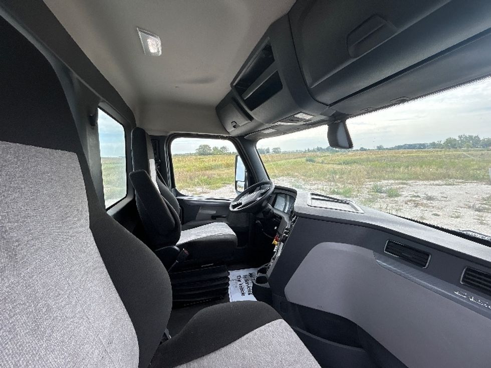 Day Cab Tractor-Heavy Duty Tractors-Freightliner-2020-T12664ST-Sturtevant-WI-206,269\n\t\tmiles-$ 63,500 - Image 14