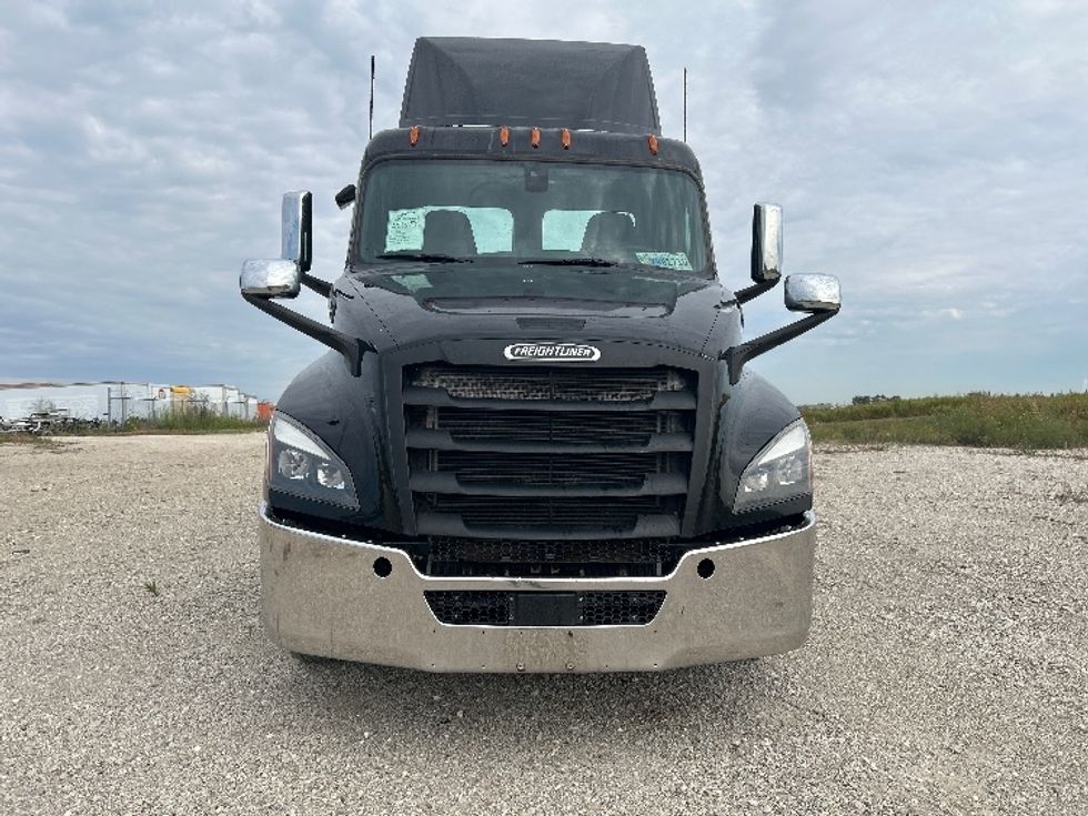 Day Cab Tractor-Heavy Duty Tractors-Freightliner-2020-T12664ST-Sturtevant-WI-206,269\n\t\tmiles-$ 63,500 - Image 2