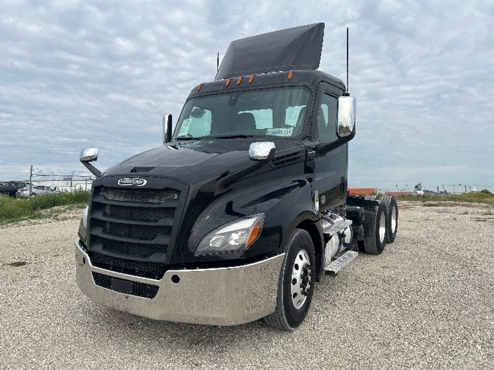 Day Cab Tractor-Heavy Duty Tractors-Freightliner-2020-T12664ST-Sturtevant-WI-206,269\n\t\tmiles-$ 63,500 - Image 3