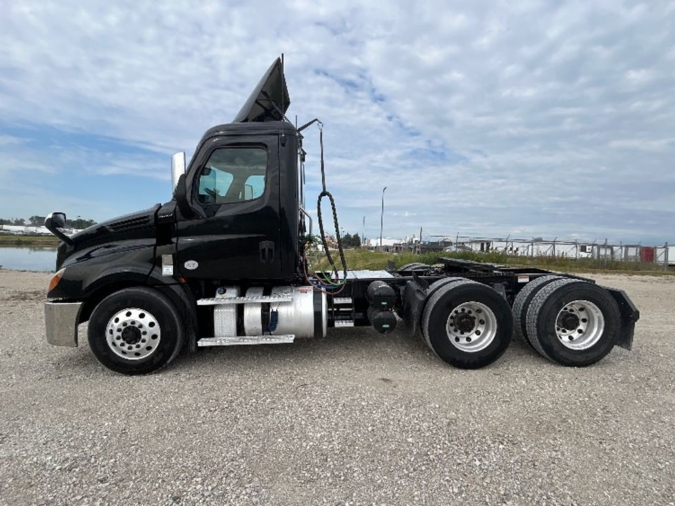 Day Cab Tractor-Heavy Duty Tractors-Freightliner-2020-T12664ST-Sturtevant-WI-206,269\n\t\tmiles-$ 63,500 - Image 4