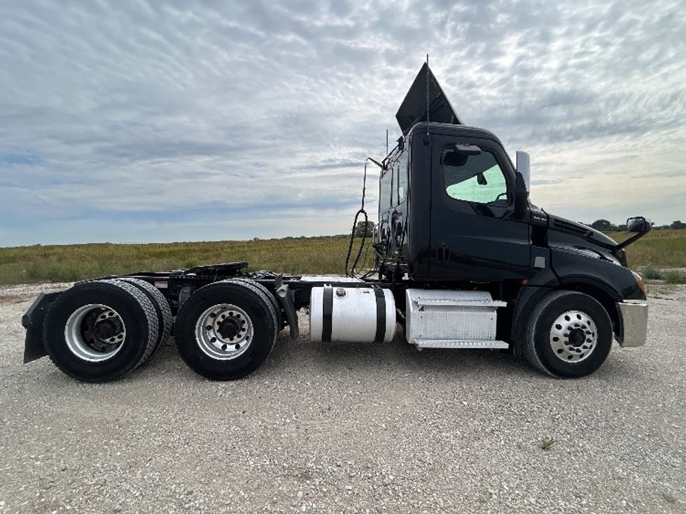Day Cab Tractor-Heavy Duty Tractors-Freightliner-2020-T12664ST-Sturtevant-WI-206,269\n\t\tmiles-$ 63,500 - Image 8