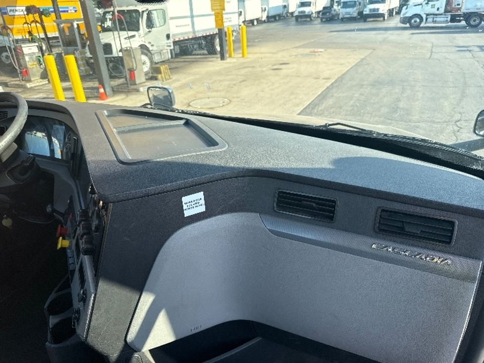 Day Cab Tractor-Heavy Duty Tractors-Freightliner-2020-T12664ST-Sturtevant-WI-249,901\n\t\tmiles-$ 60,500 - Image 13